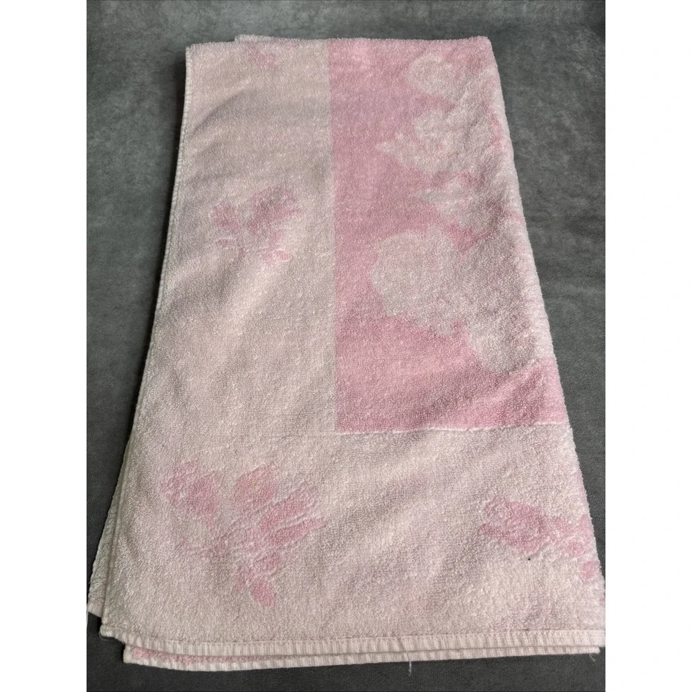 Vintage 1960s Bubble Gum Pink Mod Reversible 2‎ Tone Pink Floral Towel 24inx43in